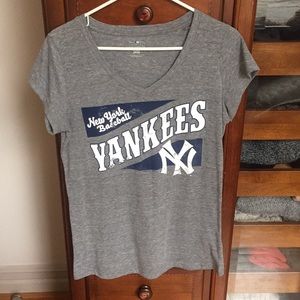 Women’s New York Yankees Tshirt